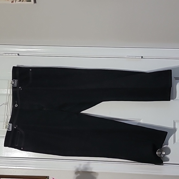 Chico's Platinum Black Denim Jeans Short Size 2.5 Size 14 - Picture 4 of 10